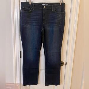 Lee Mid Rise Straight Leg Regular Fit Jeans - EUC 20L